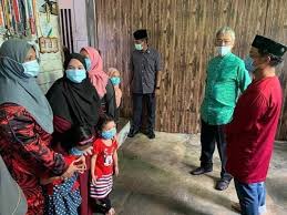 There is a screenshot of her claiming that she converted to islam on 16th april 2018 and her islam name is rihana oxana gorbatenko. Sultan Rakyat Saling Mendekati