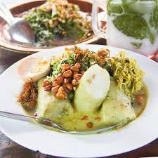 Blayag adalah ketupat alias lontong yang dibungkus dengan janur. Bikin Kecanduan Makanan Khas Singaraja Ini Sulit Untuk Ditolak