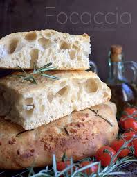 Focaccia Au Parmesan Ail Et Romarin Recette Fougasse Italienne Recette En 2020 Focaccia Recette Alimentation
