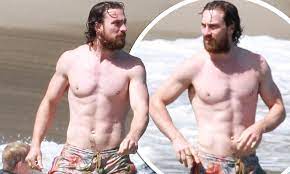 Johnson has an english, russian, and jewish ancestry. Aaron Taylor Johnson Wears Swimming Trunks On Malibu Beach Daily Mail Online