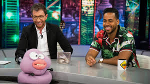 Anthony romeo santos o, directamente, romeo santos como se le llama en el ámbito de la música urbana contemporánea, es un cantante, compositor y exvocalista de la agrupación musical aventura. Romeo Santos Averigua En El Hormiguero 3 0 A Los Famosos Tras Los Tatuajes Mas Horrorosos Del Mundo