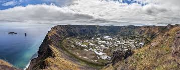 En 1953, rapa nui pasa a la administración de la armada de chile, la situación de la isla se regulariza y comienza una fase de desarrollo en infraestructura y contacto con el mundo exterior. Easter Island Tours Travel Rapa Nui 4 Days