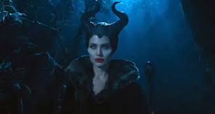 L'impressionnante transformation d'angelina jolie en sorcière démoniaque dans maléfique : Malefique Once Upon A Time Angelina Jolie Accompagne Emma Swan Et Regina Pour Une Soiree Magique Sur M6 Toutelatele