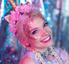 Bir teklifle hayatı değişti! O artık tam zamanlı bir "prenses"