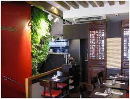un petit restaurant vietnamien situe dans le marais green wall vertical garden vertikalnyj sad zelenaya st restaurant vietnamien mur vegetal mur vegetalise