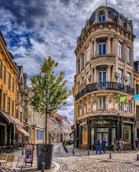 Lille Ma Ville On Instagram L Instant Lillois Du Jeudi Lille Rue Esquermoise Rue Basse Axeldavis Suivez Lillemavil Lille Ville Lille Rue