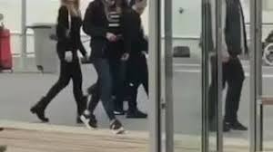 طرحت النجمة اللبنانية نانسي عجرم أغنية جديدة حملت عنوان ليا وهو الاسم ذاته الذي اختارته نانسي وزوجها فادي الهاشم لطفلتهما الثالثة التي وضعتها نانسي منذ أيام في إحدى مستشفيات العاصمة اللبنانية بيروت. Ù†Ø§Ù†Ø³ÙŠ Ø¹Ø¬Ø±Ù… Øª Ø­Ø±Ø¬ ÙØªØ§Ø© Ø·Ù„Ø¨Øª Ø§Ù„ØªØµÙˆÙŠØ± Ù…Ø¹Ù‡Ø§ ÙˆØªØªØ¹Ø± Ø¶ Ù„Ù‡Ø¬ÙˆÙ… ÙˆØ§Ø³Ø¹