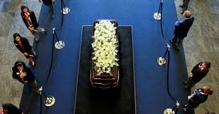 White Roses And Peonies Mrs Reagan S Favorite Flower There Are Many Reasons To Remember Nancy Reagan But Her L Funeral Planning Nancy Reagan Funeral