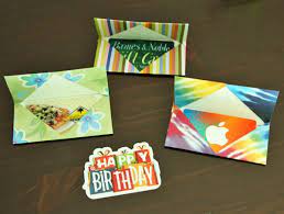 Homemade gift card holders using toilet paper rolls~ don't throw those toilet paper rolls out! Origami Gift Card Holders Make And Takes