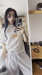 @dezzybunnies video Tweet