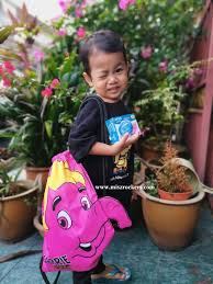 Biru, hijau, pink usia : Sabun Mandi Terbaru Carrie Junior Bubbly Bar Ceritera Si Gadis Biru