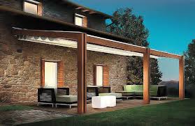Gazebi e pergolati in legno lamellare, sono classiche strutture considerate mobili, poiché non le coperture in legno lamellare come i pergolati, rispetto al gazebo hanno una funzione maggiormente. Gazebo E Pergolati Per Impreziosire Il Giardino Giardinaggio Piante E Fiori