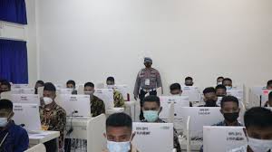 Soal pengetahuan umum bintara polri. Dibagi Dalam 3 Gelombang 1 057 Calon Siswa Bintara Polri Sulut Ikuti Ujian Akademik Tribun Manado