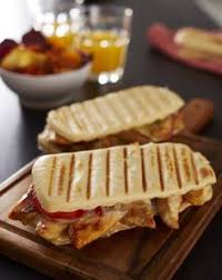 Panini Poulet Aux Trois Fromages Du Sud Ouest St Sever Recette Recettes De Cuisine Recette Recette Panini