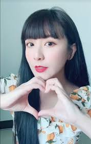 瑞北路跟公正路路口在抓紅燈右轉，順便監看夜市是否偷擺！