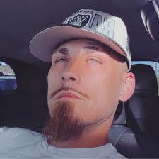 Tara Clover's Instagram, Twitter & Facebook