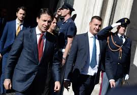 Nuovamente al centro della cronaca rocco casalino, il portavoce pentestellato del governo guidato dal premier giuseppe conte. Nuclrvraq Yncm