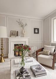 A black fireplace and low level coffee table provide contrast. How To Choose The Perfect White Paint Color Edition Noire