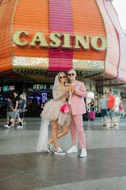 Y tiene las etiquetas juego de vestir de boda, juegos de vestir. Las Vegas Nevada Wedding Downtown Las Vegas Wedding Elopement Red Rock Canyon Get M Las Vegas Wedding Photography Las Vegas Wedding Dresses Vegas Wedding