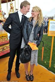 Изучайте релизы laurence fox на discogs. Four S Company Billie Piper Enjoys The Polo While On A Double Date With Her Brother In Law S Girlfriend Lily James Billie Piper Laurence Fox Billie