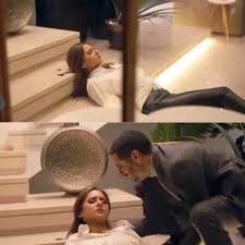ممكن تكون أغنية مهرجانات ولكن لها معني وتخدم السياق الدرامي. Ù†ÙŠÙ„Ù„ÙŠ ÙƒØ±ÙŠÙ… ØªÙ†Ø§Ø´Ø¯ Ø¬Ù…Ù‡ÙˆØ±Ù‡Ø§ Ù…Ø­Ø¯Ø´ ÙŠØ³Ø£Ù„Ù†ÙŠ Ù…ÙŠÙ† Ø§Ù„Ù„ÙŠ Ø¹Ù…Ù„ ÙÙŠØ§ ÙƒØ¯Ø© Ø³ÙŠØ¯ØªÙŠ