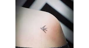 Il représente une âme indépendante qui s'envole du nid pour poursuivre ses rêves. Petits Tatouages Les Modeles Les Plus Canons Vus Sur Pinterest
