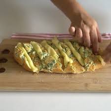 Garlic Bread So Good By Tastemadebr Tag Your Friends And Try This Together Ingredient Garlic Bread Easy Chicken Recipes Easy Chicken Dinner Recipes