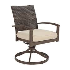 Levey Swivel Patio Dining Chair With Cushion Swivel Dining Chairs Outdoor Swivel Chair Outdoor Dining Chairs