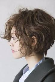 Dare to look bold and chic with these chic hairstyles. Dare To Be Bold 65 Irresistibly Cool Ways To Wear Your Short Wavy Hair Hair Motive Hair Motive