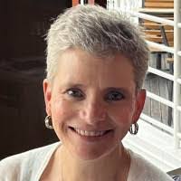 Leanne Downs's Instagram, Twitter & Facebook