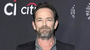 O ator só tinha 52 anos, e derrames em geral acontecem em pessoas muito mais velhas. Morre O Ator Luke Perry