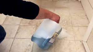 Banyo fayanslarının zaman içerisinde güç lekelere sahip olmaması için rutin olarak temizlemelisiniz. Banyo Fayanslari Nasil Temizlenir Meger Ne Kolaymis Bunca Cileyi Bosa Cekmisiz El Isi Ornek