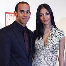 Lewis hamilton is een absolute topper in een sport waarin jaarlijks vele miljarden in omgaan. Lewis Hamilton Frau Lewis Hamilton Vermogen Gehalt Des F1 Weltmeisters 2021 Ist Die Frau An Seiner Seite Der Schlussel Zum Erfolg Des Briten Kirstenx Morale