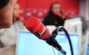 Toutes les vidéos de cher journal, aujourd'hui je vais être tuée. Face Aux Geants Du Streaming Les Radios Francaises Font Leur Revolution Numerique Frenchweb Fr