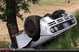 Rowan atkinson when you have a lot of money to throw around, it's only natural to develop a taste for the finer things in life. Rowan Atkinson Leistet Nach Mclaren Crash Erste Hilfe Auto News