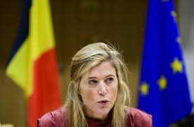 Annelies verlinden is een gastpersonage dat van 24 november 2011 tot en met 29 november 2011 en van 30 november 2012 tot en met 3 december 2012 vertolkt wordt door lone van roosendaal. Interior Minister Confident That Belgium Is Brexit Ready The Bulletin