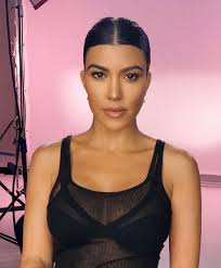 Pin By Esi Braimah On Makeup Drawer Kourtney Kardashian Makeup Kourtney Kardashian Hair Kardashian Makeup