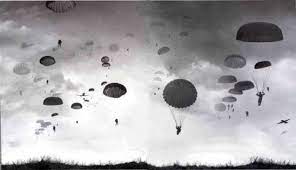 133 000 par les mers et 23 000 par les airs dont 13 000 parachutistes américains sur utah et 10 000 britanniques entre l'orne et la dives. Retrospective Safran Et Les Boys Du Debarquement Safran Electronics Defense
