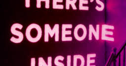 E sou meio suspeita para falar pois amo um bom slasher e amo um bom romance, então esse livro teve basicamente tudo que eu gosto. Fabulous Book Fiend Review There S Someone Inside Your House By Stephanie Perkins