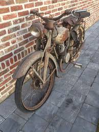 Paardenrace grafiek van de verkoopcijfers van nieuw verkochte motorfietsen tussen 2008 en 2018. Retro Mechanic Verkocht Volledig Originele Thoria Facebook