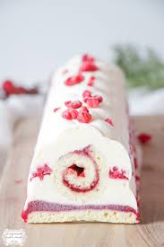 Buche Patissiere Citron Framboise Legerement Glacee Buche De Noel Aux Fruits Buche De Noel Noel