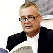 Sunt tânar, doamnă, vinul mă știe pe de rost și ochiul sclav îmi cară. Mircea Dinescu Ce Tragedie Magnanews