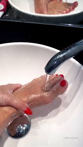 Feet Porn - EVIL WOMAN - FULL HD1918pMP4 - FEMDOM ZONE