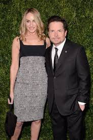 Foxa, podróż do odkrycia siebie na nowo i odbudowania swojego życia. Der Sohn Von Michael J Fox Ist 31 Jahre Alt Und Sieht Genauso Aus Wie Sein Beruhmter Vater