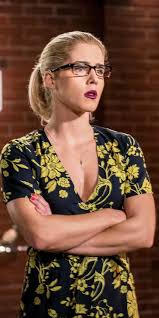 She is known for her role as felicity smoak on the cw series arrow , her first television credit. Emily Bett Rickards As Felicity Smoak In Arrow Season 6 In 1080x2160 Resolution Emily Bett Rickards Felicity Smoak Emily Rickards