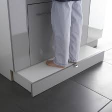 Un Meuble Malin Son Socle Coulissant Peut Servir De Rehausseur L 90 X P 37 6 X H 187 Cm 27 Meuble De Salle De Bain Meuble Salle De Bain Salle De Bain Enfant