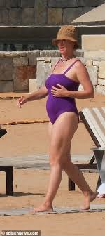 Katy perry has stepped out with her fiance orlando bloom and their adorable daughter daisy dove for a day at the beach in greece. 87jqhooptxtnim