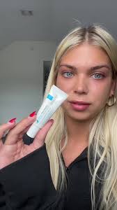 #larocheposaypartner This is seriously the best lip product out  there!!@LaRochePosayUS #LaRochePosayUSA #cicaplast