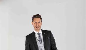 Robes de mariées professionnel du mariage, vous souhaitez faire partie de notre carnet d'adresses ? Costumes Mariage Rennes