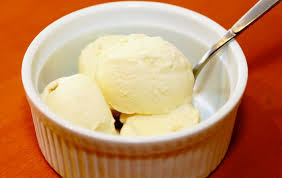 Glace à la vanille maison (sans sorbetière) bûche glacée vanille, meringues et cœur de framboise. Recette De Creme Glacee A La Vanille Avec Et Sans Machine A Glace